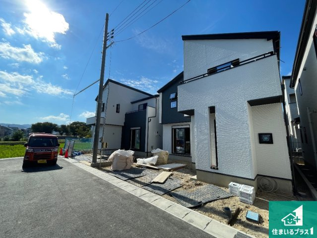 大津市下阪本　第5期　新築一戸建ての外観|周辺は落ち着いた街並みの住宅地！子育てがしやすい住環境です！まだ未完成ですが、現地でしかわからない事もございます。是非一度ご覧ください。