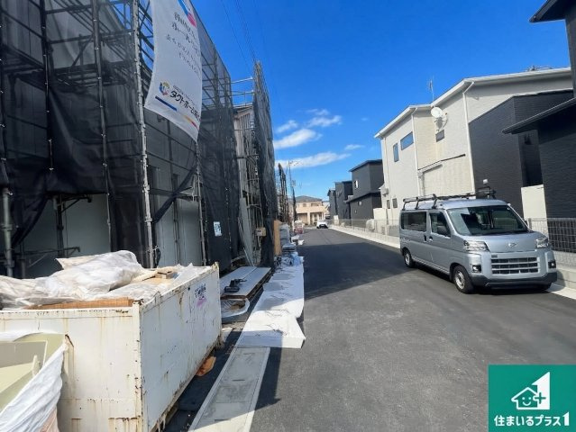 大津市下阪本　第5期　新築一戸建ての前面道路含む現地写真|周辺は落ち着いた街並みの住宅地！子育てがしやすい住環境です！まだ未完成ですが、現地でしかわからない事もございます。是非一度ご覧ください。