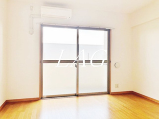 【居間・リビング】 | サンパレス弐番館 | 洋室のお部屋です。
