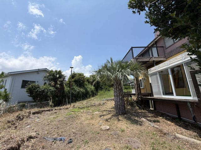 湯河原町　吉浜の庭|陽当りの良いお庭はフェンスを付けてドッグランにしたり、菜園にもお勧めです。