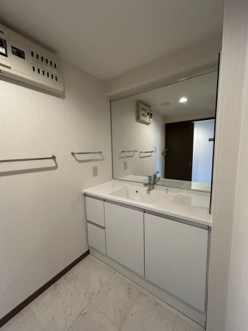 ライオンズマンション筑波学園都市の洗面所|新品入替　広い洗面スペース