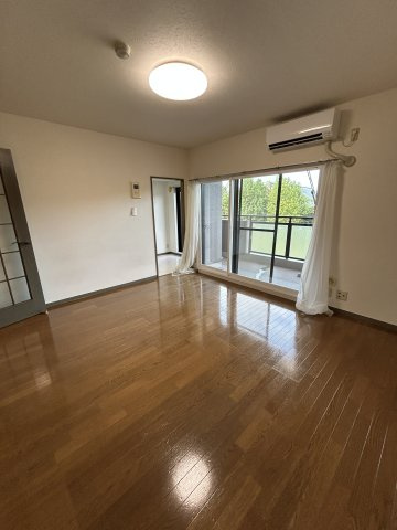 ライオンズマンション筑波学園都市の居間・リビング|新品エアコン・照明（残置物）付き