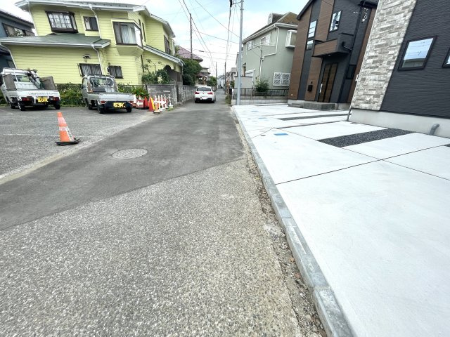 習志野市花咲１丁目１期の前面道路含む現地写真