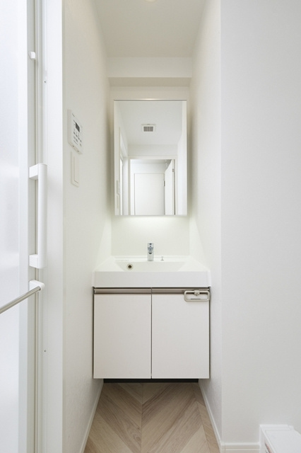 新品家具付きマンション築港本町8B(KaGood福岡)の独立洗面台