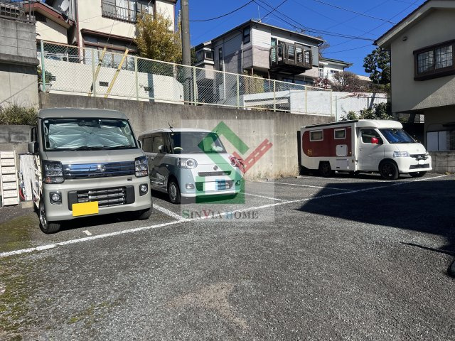 シャトル金山の駐車場