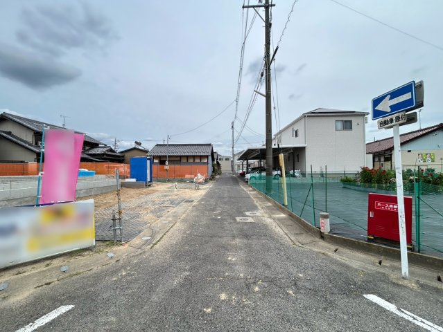 ブルーミングガーデン　一宮市多加木3丁目　全3区画分譲の前面道路含む現地写真|「現地（2026年8月9日）撮影」
■前面道路　
■ヤマダ不動産　株式会社リライフ