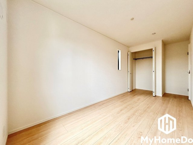 守山区川西1丁目の子供部屋|衣類や小物をスッキリ収納できる広々クローゼット付き