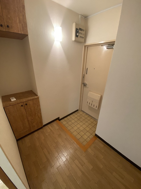 コンフォート芝の玄関