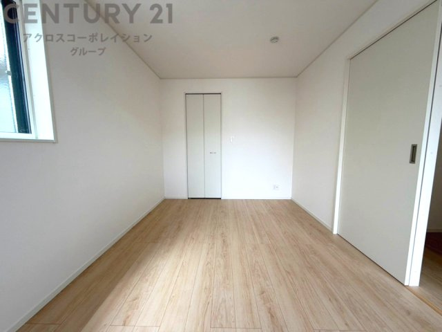 子供部屋…創造性や成長を促す遊びの空間を提供。学習や趣味に集中できる環境を整えます。個別のプライベートスペースは自己表現と自立心を育み、心地よい睡眠環境を整えリラックスできる場所を提供。