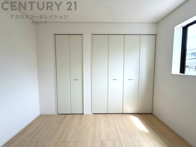 衣類やアクセサリー、小物類の収納が便利で整理整頓がしやすく、部屋の美観を保ちつつ、スペースを最大限に活用できます。衣服のしわやダメージを防ぎ、長持ちさせることができます。