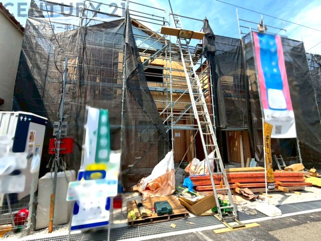 阪急園田駅、ＪＲ尼崎駅の利用が便利です。