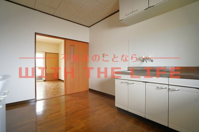 センチュリー梅満【キャッシュバック対象】の居間・リビング|ゆったりとした居間です