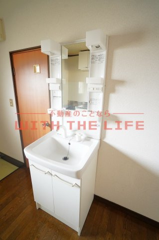 センチュリー梅満【キャッシュバック対象】の独立洗面台|独立洗面台で身支度をすべて済ませてしまいましょう