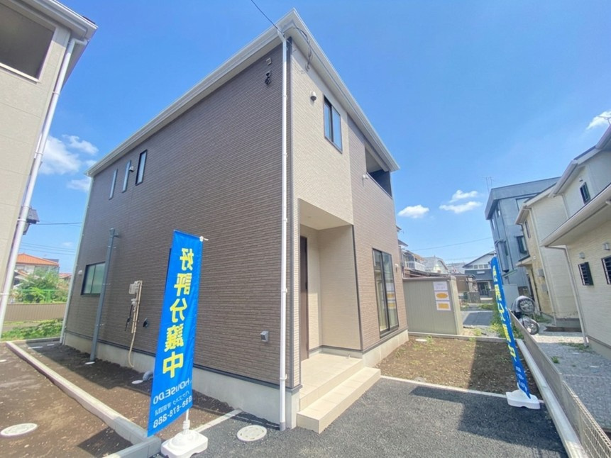 【Cradle garden】宇都宮市東峰町 第7 全2棟の外観|〇2号棟【4LDK+WIC+カースペース２台】
前面道路から奥まった配置です。小さなお子様やペットのいるご家庭も、家の前での飛び出し不安が少なく、落ち着いた毎日を過ごしいただけます。
