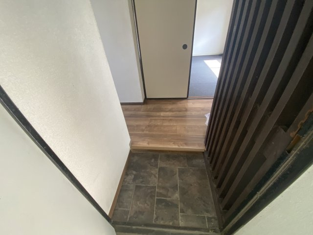 ミストラル土山の玄関
