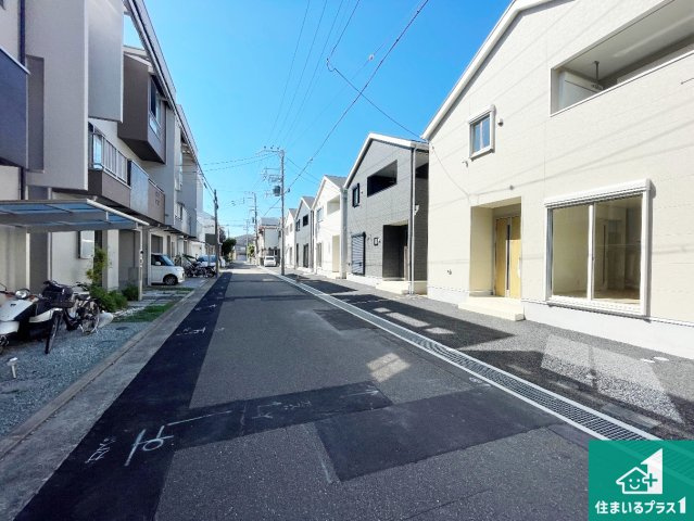 ■尼崎市高田町　第1期　新築一戸建ての前面道路含む現地写真|周辺は落ち着いた街並みの住宅地！子育てがしやすい住環境です！まだ未完成ですが、現地でしかわからない事もございます。是非一度ご覧ください。