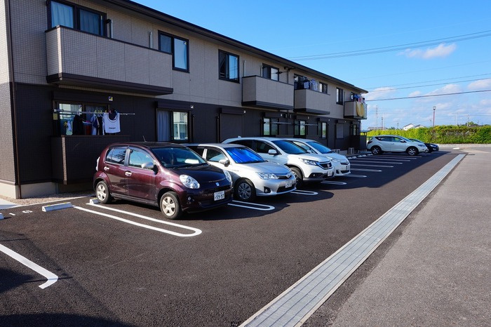 栄華セジュール　　　刈谷市近郊の賃貸はクラスホーム刈谷店の駐車場