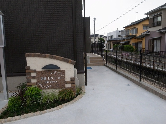 栄華セジュール　　　刈谷市近郊の賃貸はクラスホーム刈谷店のエントランス