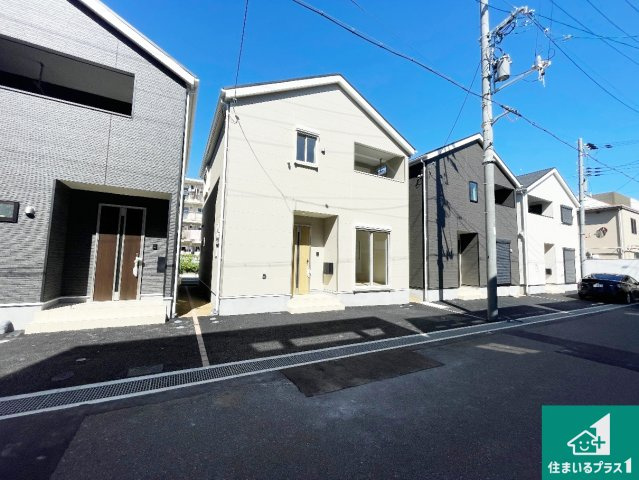 ■尼崎市高田町　第1期　新築一戸建ての外観|周辺は落ち着いた街並みの住宅地！子育てがしやすい住環境です！まだ未完成ですが、現地でしかわからない事もございます。是非一度ご覧ください。