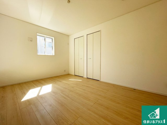 ■尼崎市高田町　第1期　新築一戸建ての洋室|シンプルな洋室は、自分好みのインテリアが楽しめます♪ご家族とインテリアや家具を選びに行くのは入居時の醍醐味の一つです。ぜひお楽しみください♪