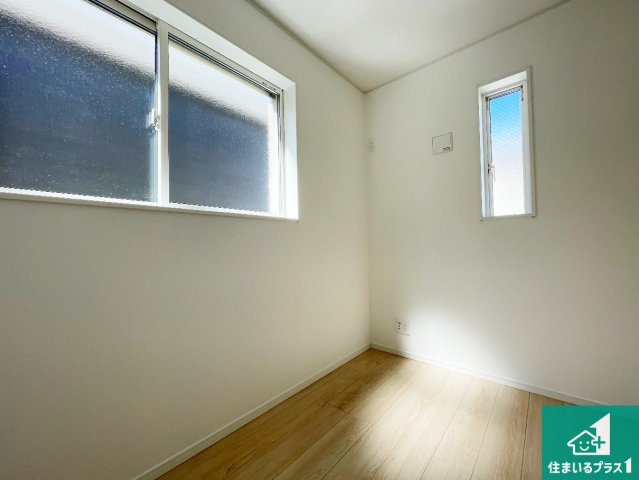 ■尼崎市高田町　第1期　新築一戸建ての洋室|シンプルな洋室は、自分好みのインテリアが楽しめます♪ご家族とインテリアや家具を選びに行くのは物件購入時の醍醐味の一つです。ぜひお楽しみください♪