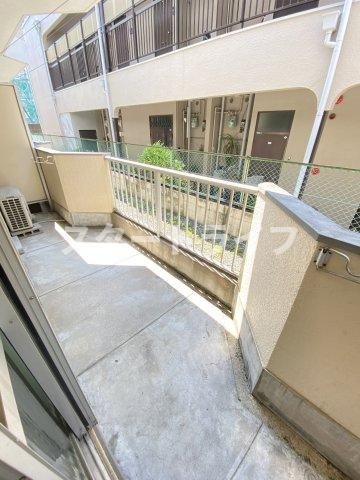 大阪市東淀川区上新庄１丁目の賃貸マンションのバルコニー