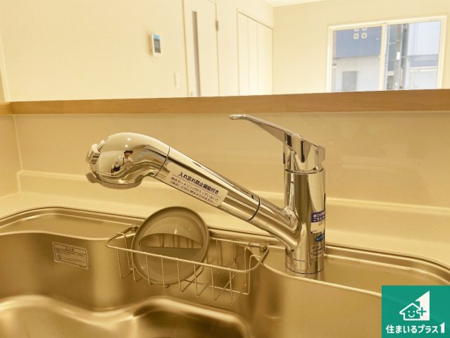 ■尼崎市高田町　第1期　新築一戸建ての設備|浄水器を内蔵！炊飯時、お茶を作る時に安心してお水を使えます！お湯と冷水、浄水と原水、シャワーの切替えもワンタッチです！