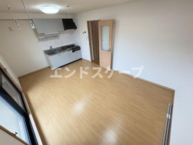 ヴィラ桃の木の居間・リビング|高崎、前橋のお部屋探しはエンドスケープまで！お客様の理想お聞かせ下さい♪
