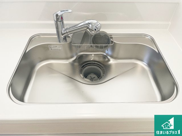 ■尼崎市高田町　第1期　新築一戸建ての設備|蛇口の先端に浄水器を内蔵しています！原水と浄水、お湯と冷水、シャワーの切替えがワンタッチなので用途によって使い分けられます。
