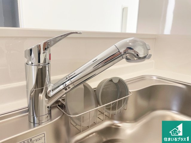 ■尼崎市高田町　第1期　新築一戸建ての設備|浄水器を内蔵！炊飯時、お茶を作る時に安心してお水を使えます！お湯と冷水、浄水と原水、シャワーの切替えもワンタッチです！