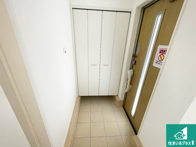 ■尼崎市高田町　第1期　新築一戸建ての玄関|シューズボックスにはたくさんの靴が収納できるので玄関周りはいつもスッキリ！ご家族が増えても安心！