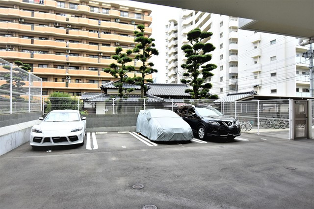 サヴォイ 博多エレメンツの駐車場