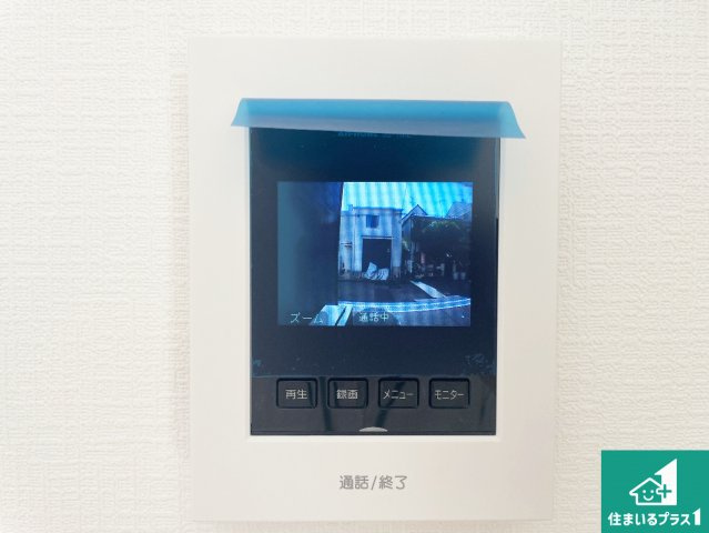 ■尼崎市高田町　第1期　新築一戸建ての防犯設備|カラーモニターインターホン！声だけでなく来訪者の姿や顔がモニターで確認できるので、小さなお子様がいらっしゃるご家庭でも安心できます！