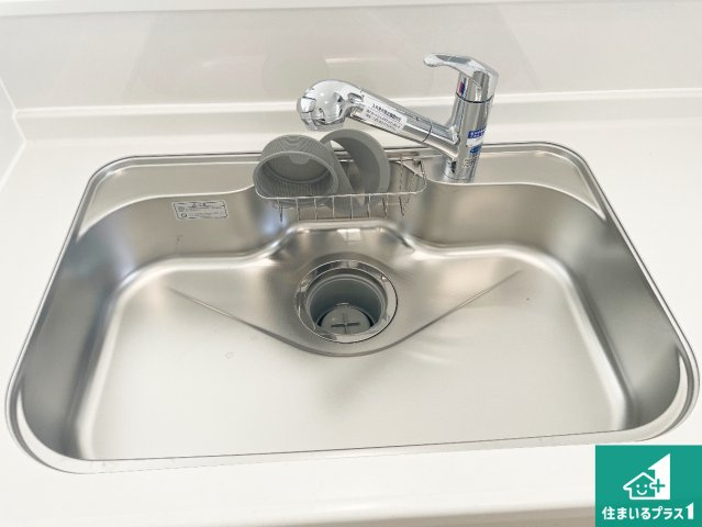 ■尼崎市高田町　第1期　新築一戸建ての設備|蛇口の先端に浄水器を内蔵しています！原水と浄水、お湯と冷水、シャワーの切替えがワンタッチなので用途によって使い分けられます。