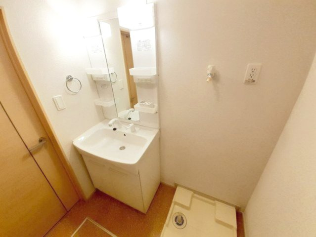 チャオ　フィレンツェの洗面所|明るい洗面所です