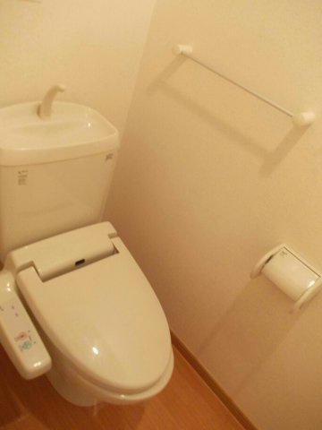 プルメリアⅠのトイレ|落ち着いた色調のトイレです