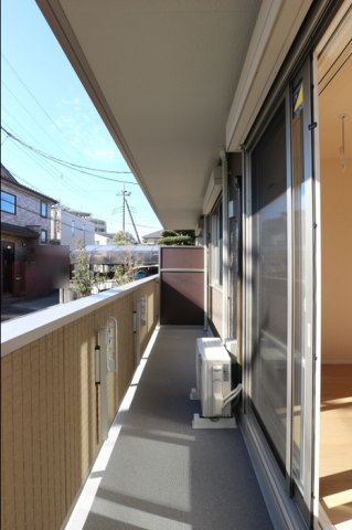 エスポワールのバルコニー|お洗濯にも便利なバルコニー付き