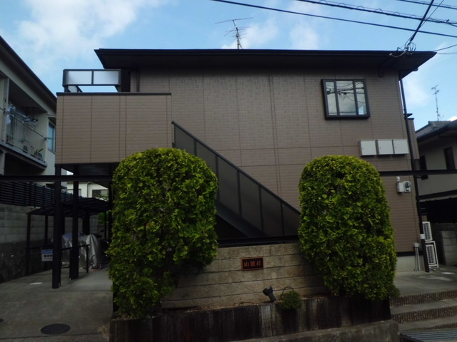 山麓荘の外観