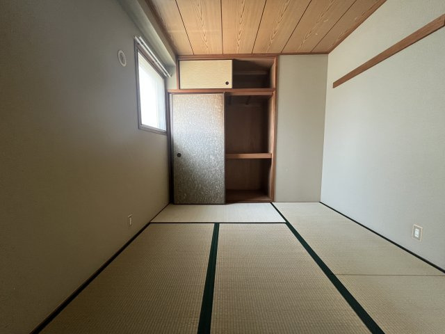 クロスロウズ荒木街の和室|畳の上でゆっくりとくつろげる和室です