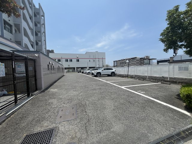クロスロウズ荒木街の駐車場|駐車場があるので、車を買う予定の方も安心です