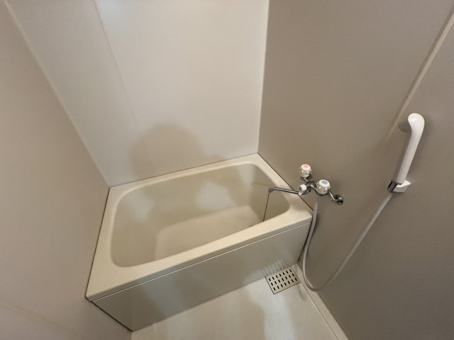 クロスロウズ荒木街の浴室|コンパクトで使いやすいお風呂です