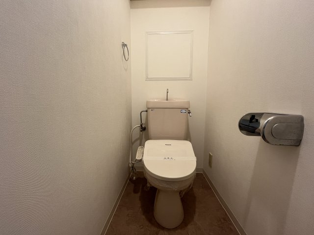 クロスロウズ荒木街のトイレ|ゆったりとした空間のトイレです