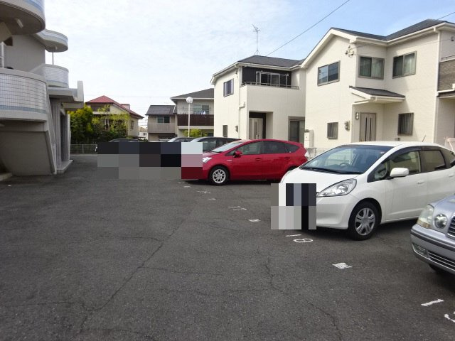 プレジオ王塚台の駐車場