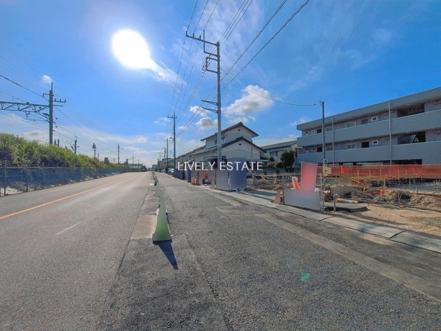越谷市登戸町 新築分譲住宅 全3棟 2号棟の前面道路含む現地写真