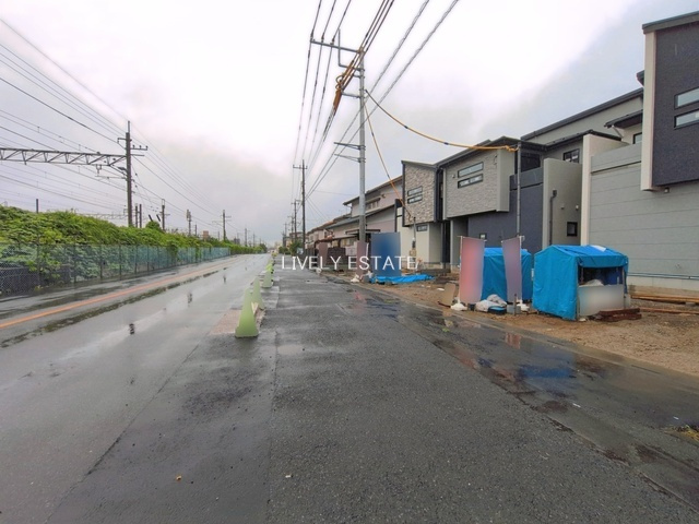 越谷市登戸町 新築分譲住宅 全3棟 2号棟の前面道路含む現地写真