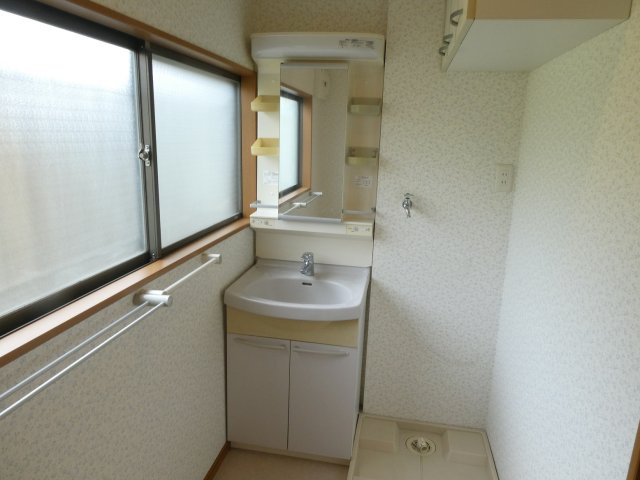 六軒町戸建の独立洗面台