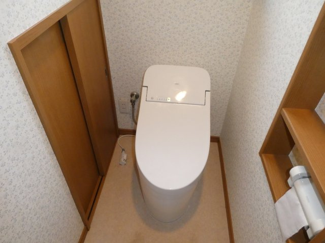 六軒町戸建のトイレ