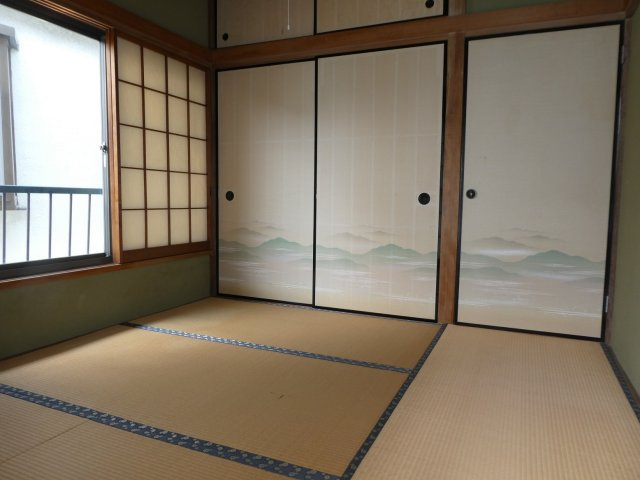 六軒町戸建の和室|2階　4.5帖和室