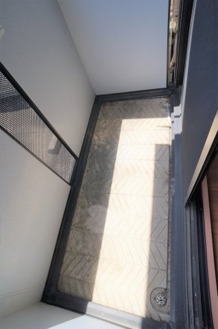 フォンテあけぼののバルコニー|外からの目が気にならないバルコニーで洗濯物が干せます