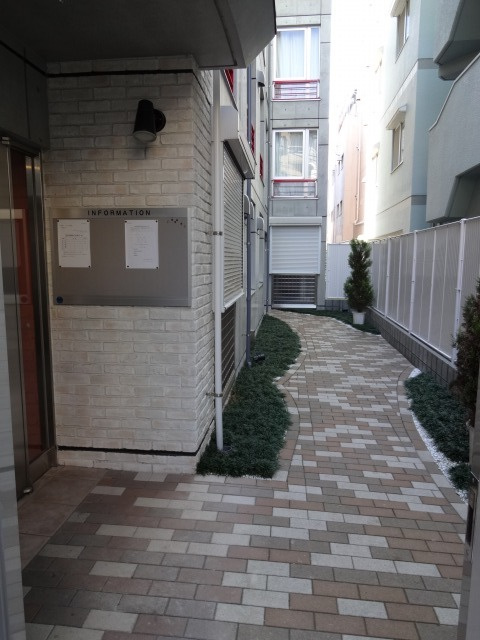 ＣＯＴＥ２１のロビー